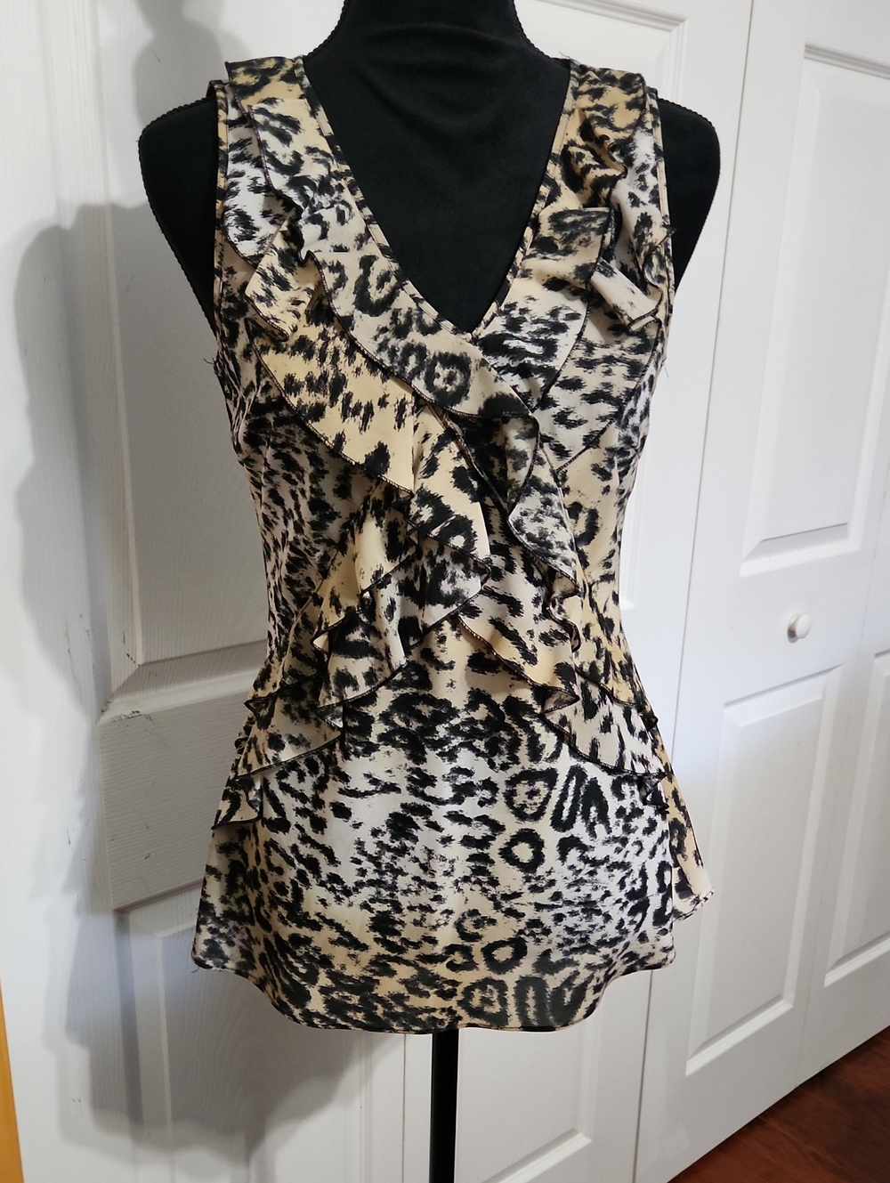 Spense Black and Beige Leopard-Print Ruffle V-Neck Sleeveless Top